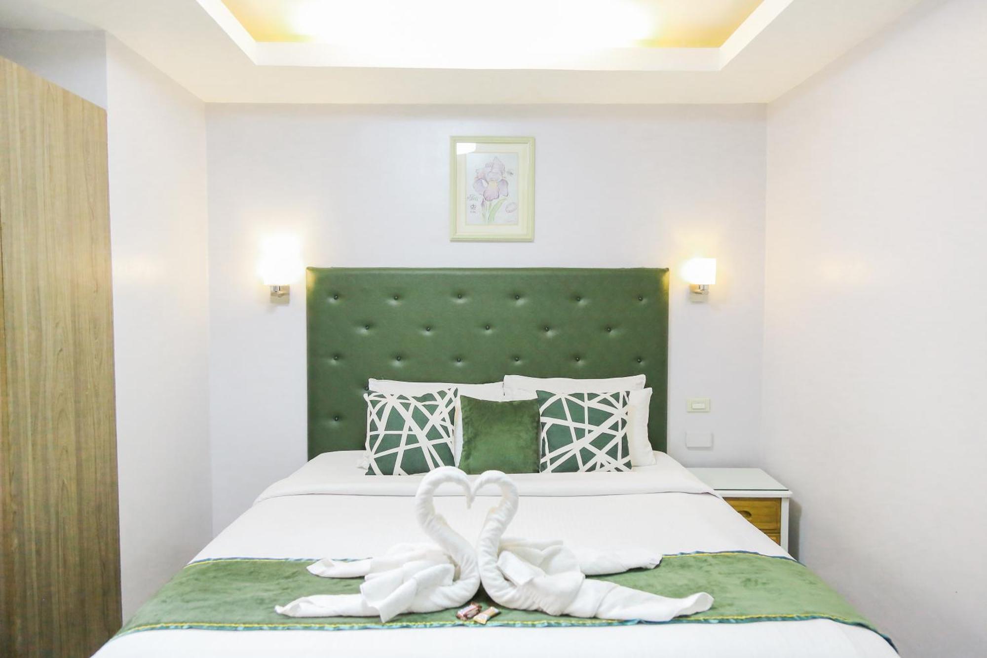 Pacific Bay Grand Suites Манила Экстерьер фото