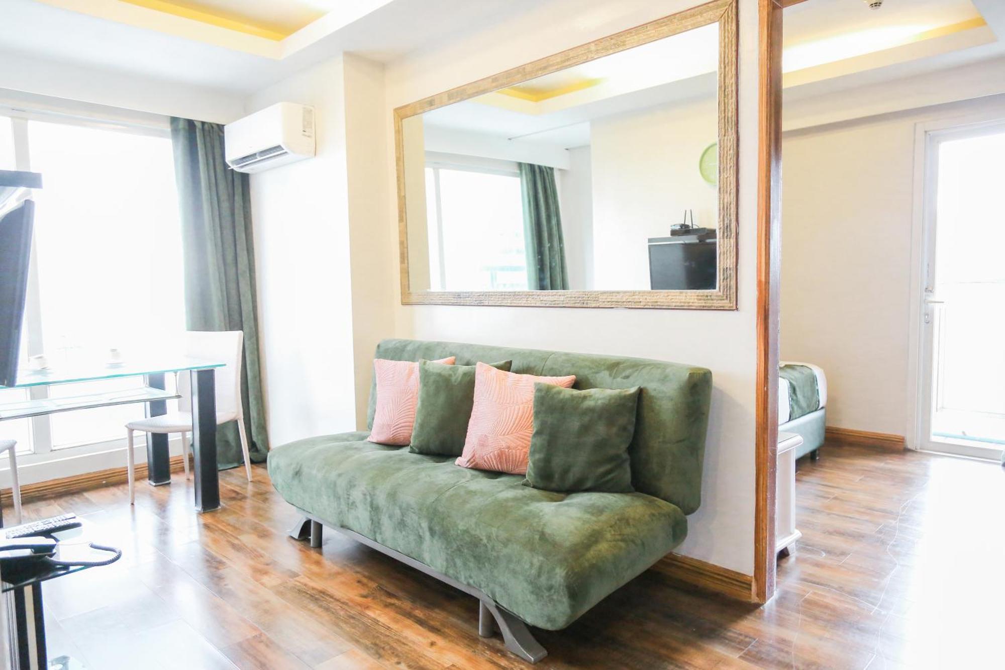 Pacific Bay Grand Suites Манила Экстерьер фото