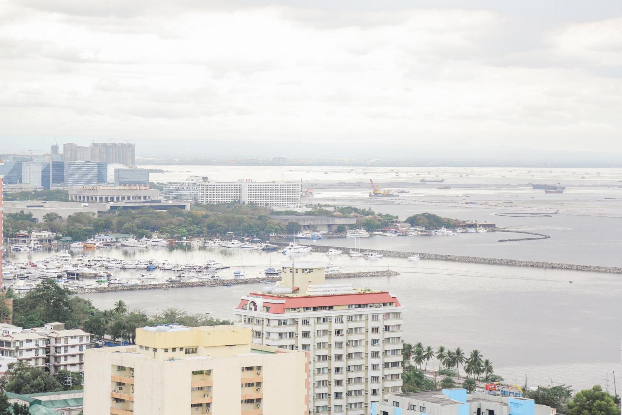 Pacific Bay Grand Suites Манила Экстерьер фото