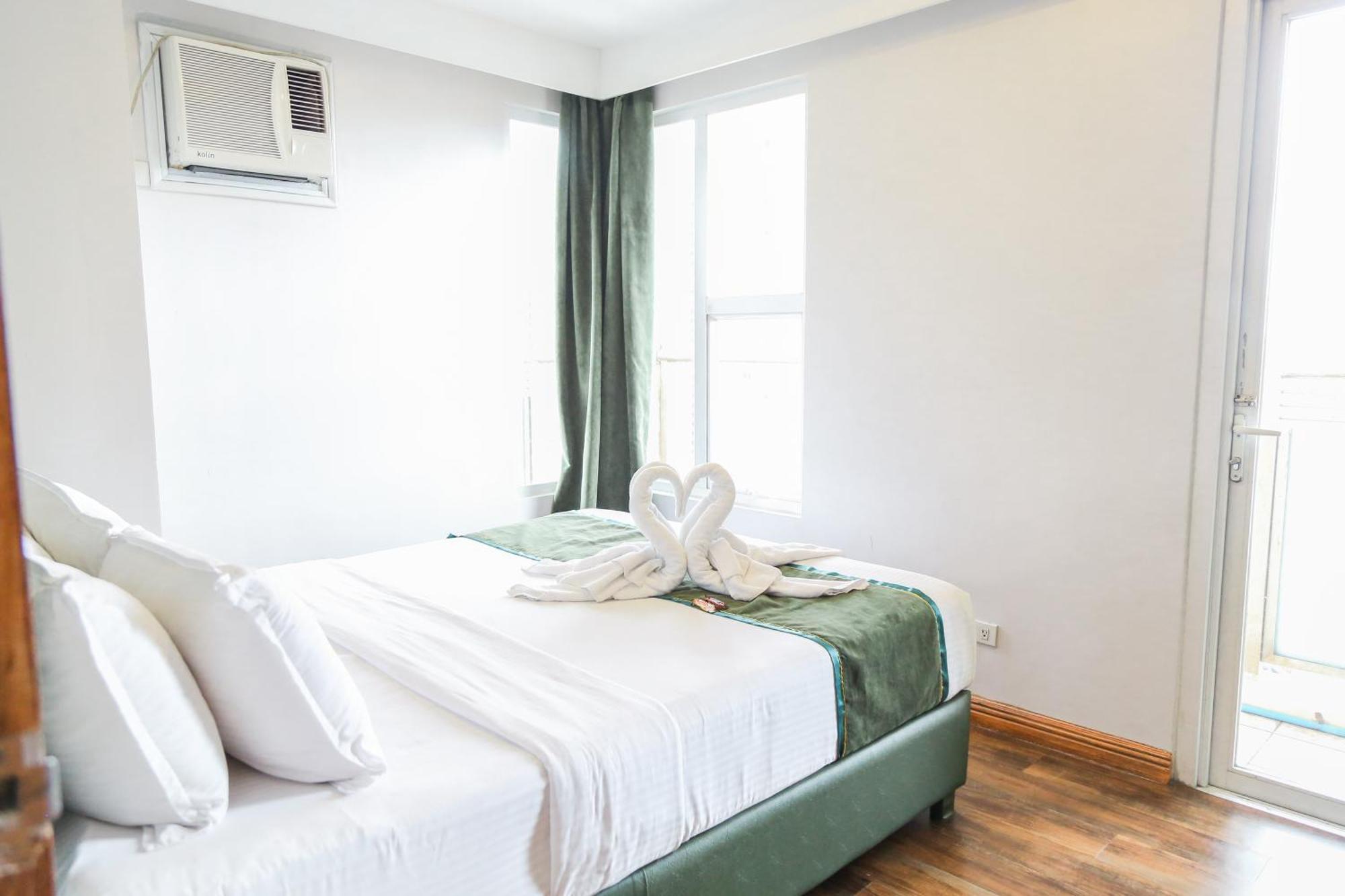 Pacific Bay Grand Suites Манила Экстерьер фото
