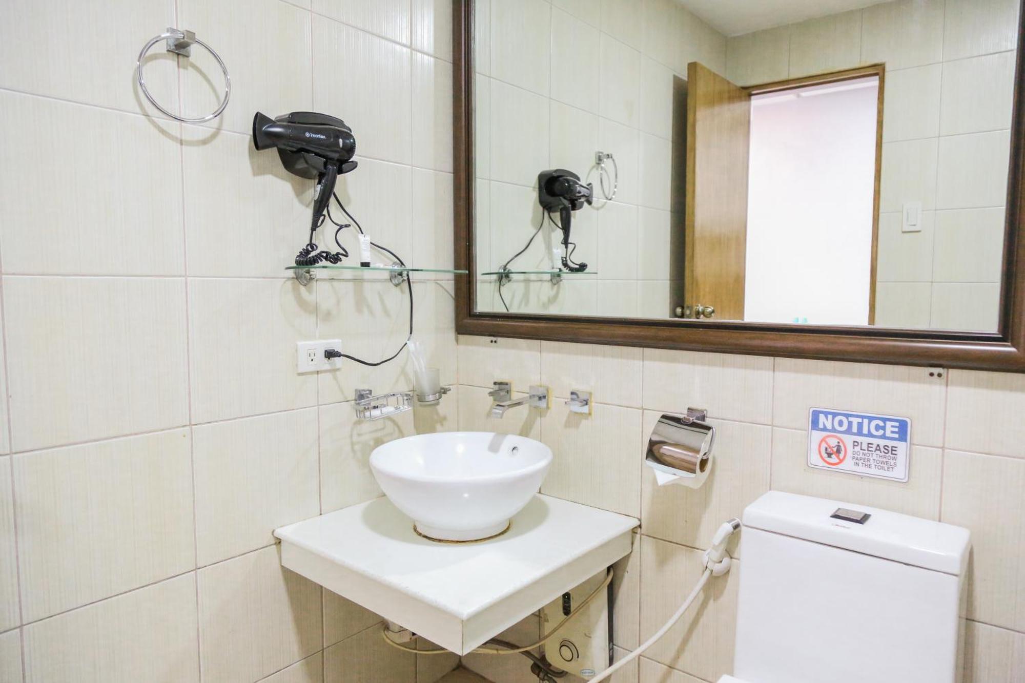 Pacific Bay Grand Suites Манила Экстерьер фото