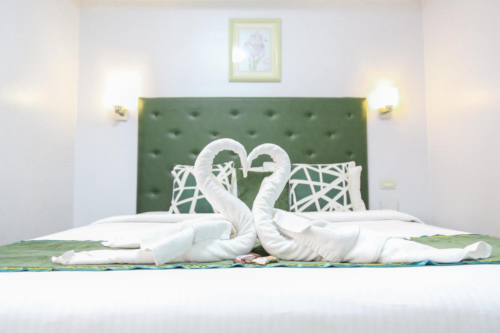 Pacific Bay Grand Suites Манила Экстерьер фото