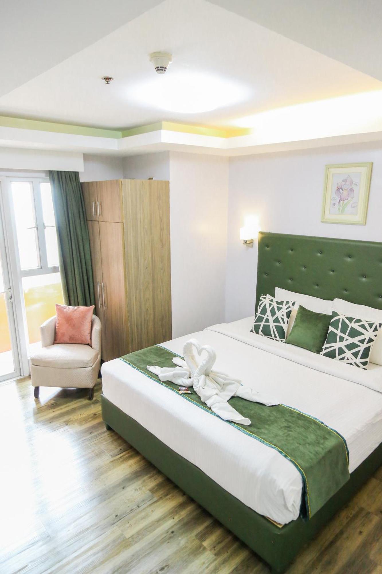 Pacific Bay Grand Suites Манила Экстерьер фото
