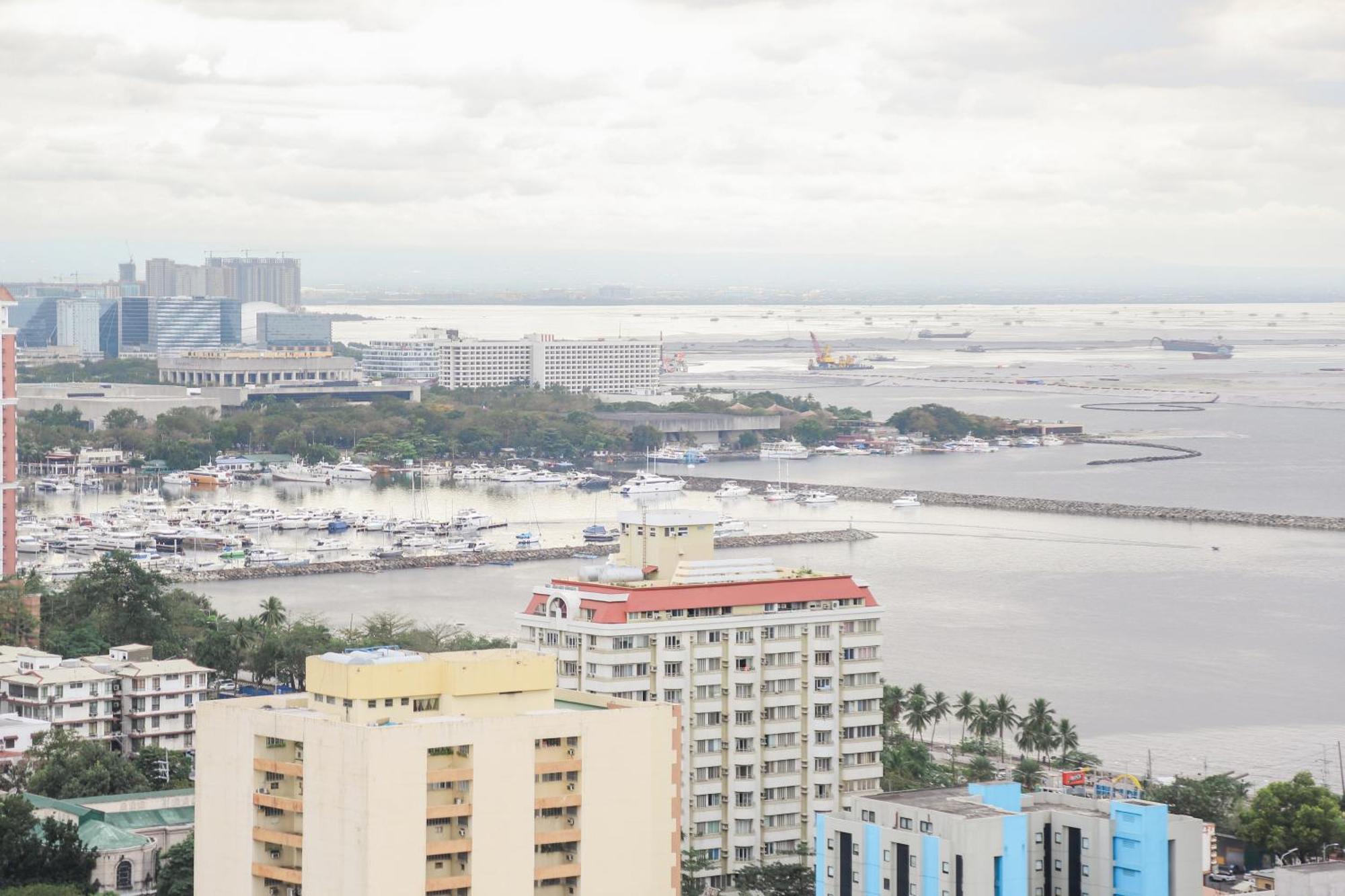 Pacific Bay Grand Suites Манила Экстерьер фото