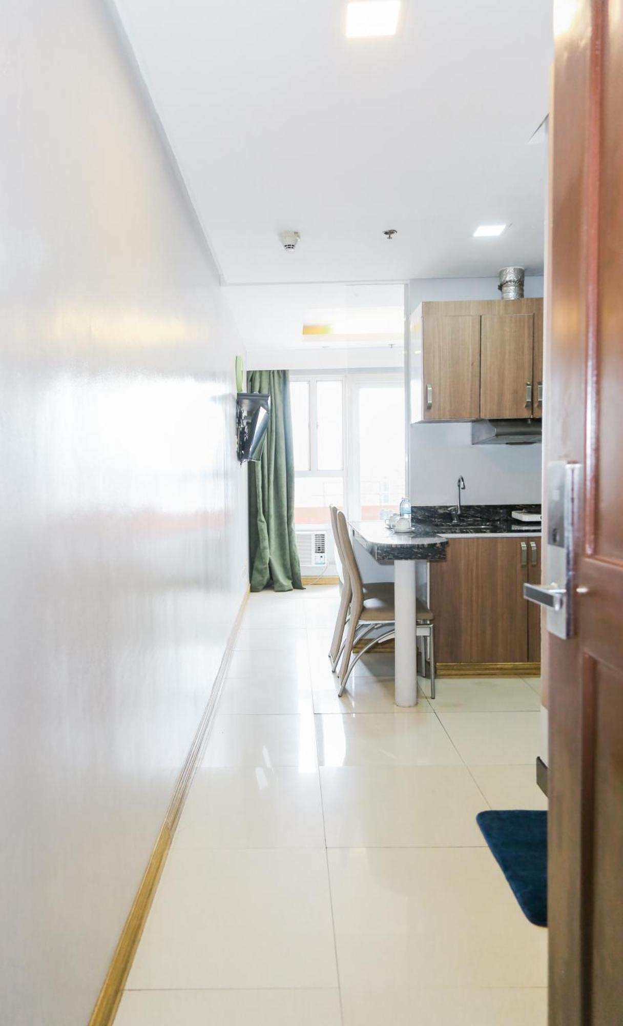 Pacific Bay Grand Suites Манила Экстерьер фото