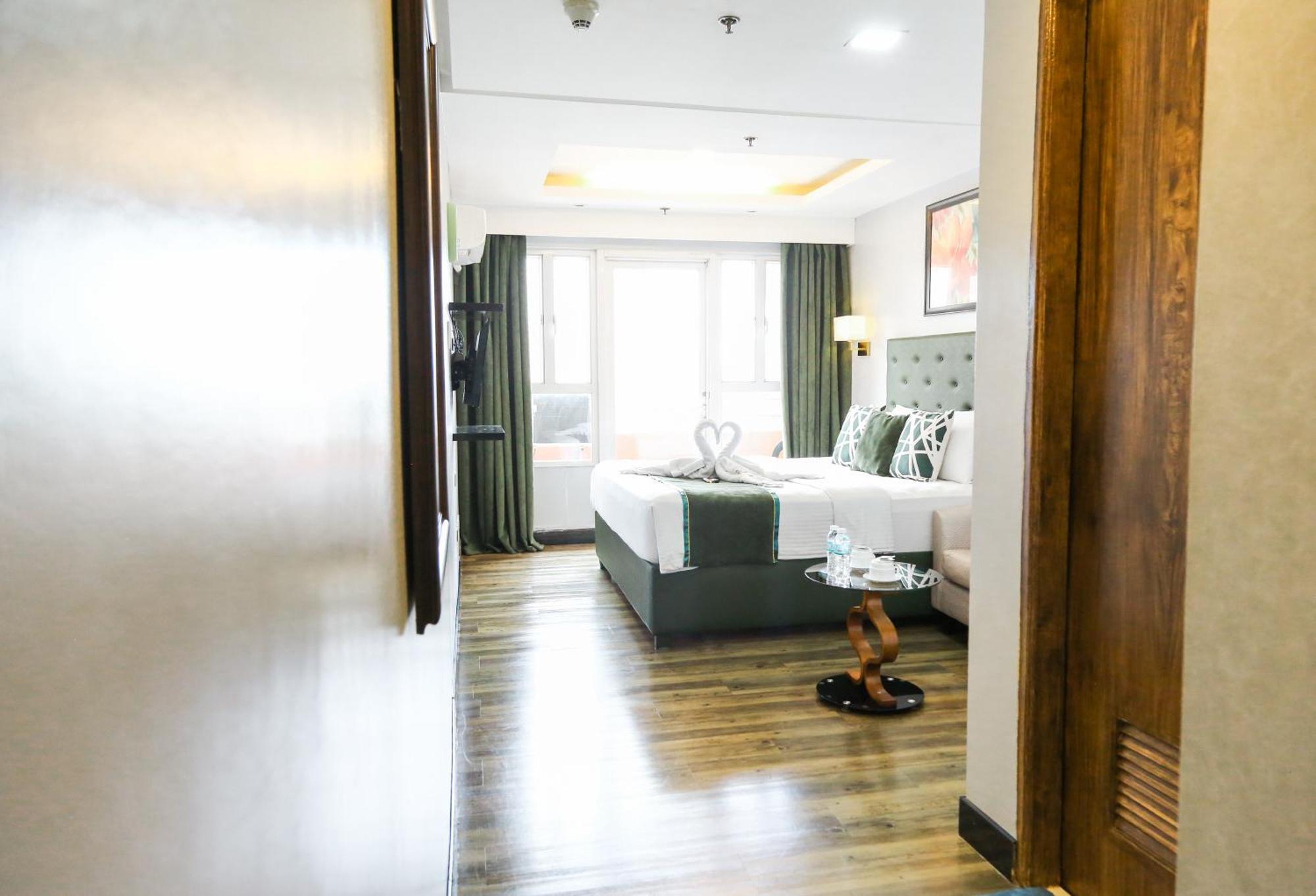 Pacific Bay Grand Suites Манила Экстерьер фото